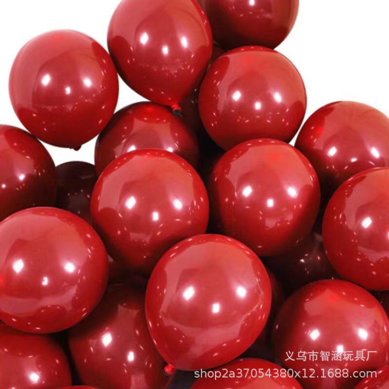 The popular double-layer pomegranate red balloon wedding room is decorated in a floating style. It is a creative Valentine's Day proposal and declaration of love Specification image