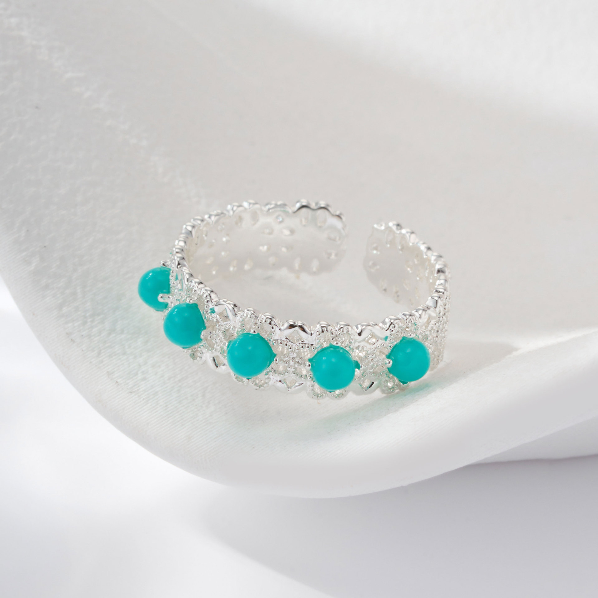 Source factory retro ethnic style blue turquoise open ring, copper alloy lace trim, zirconium adjustable ring Application Scenario