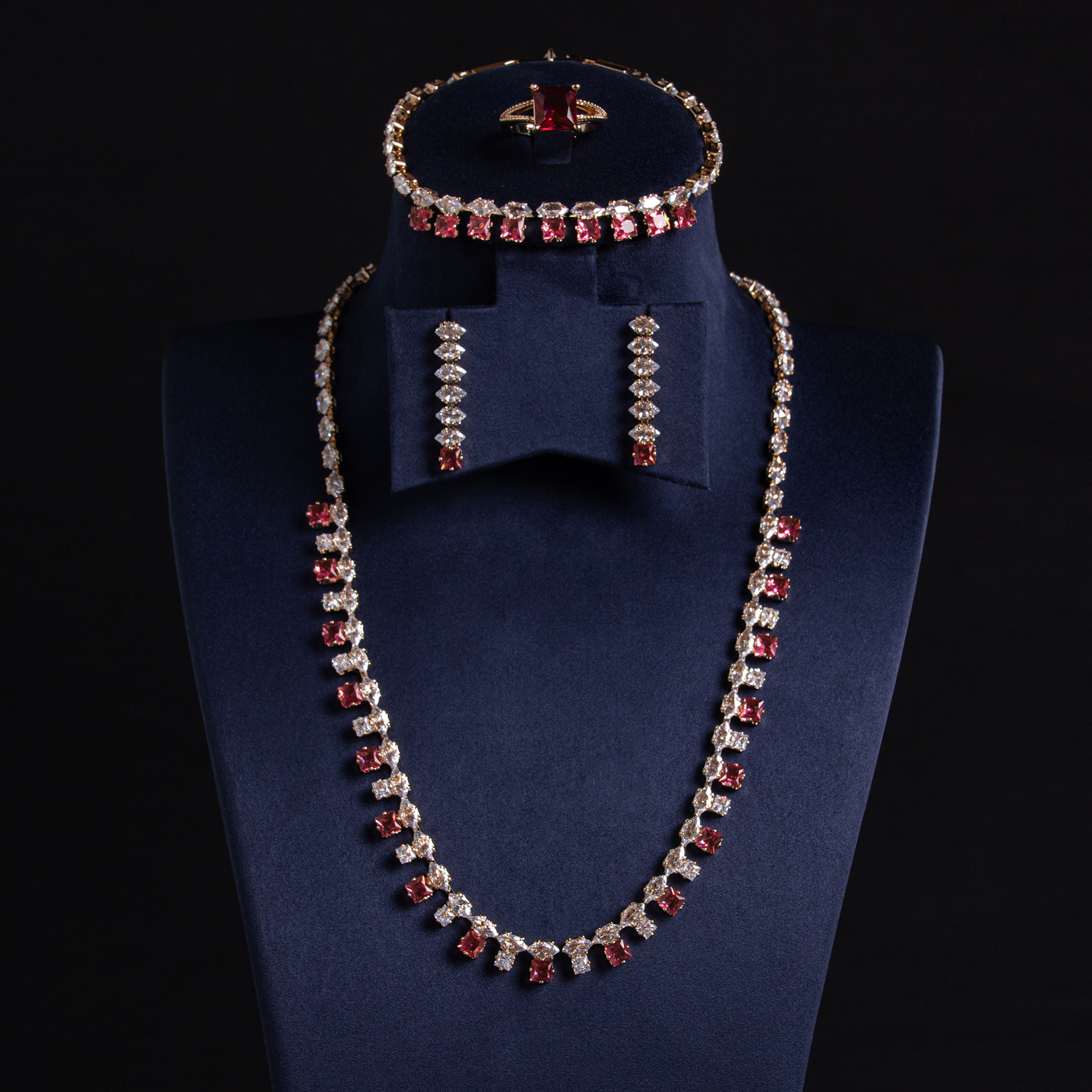 أزياء مصنوعة من أزياء مصنوعة من الحديد الزنجف Specification image