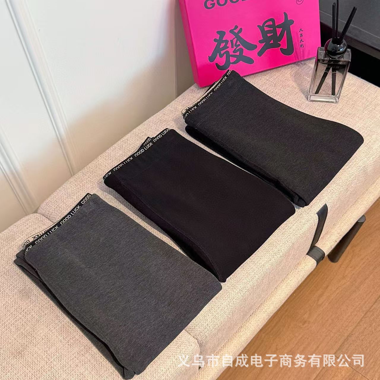发财云朵裤高腰款无缝加绒保暖打底裤女秋冬外穿修身九分小黑裤子