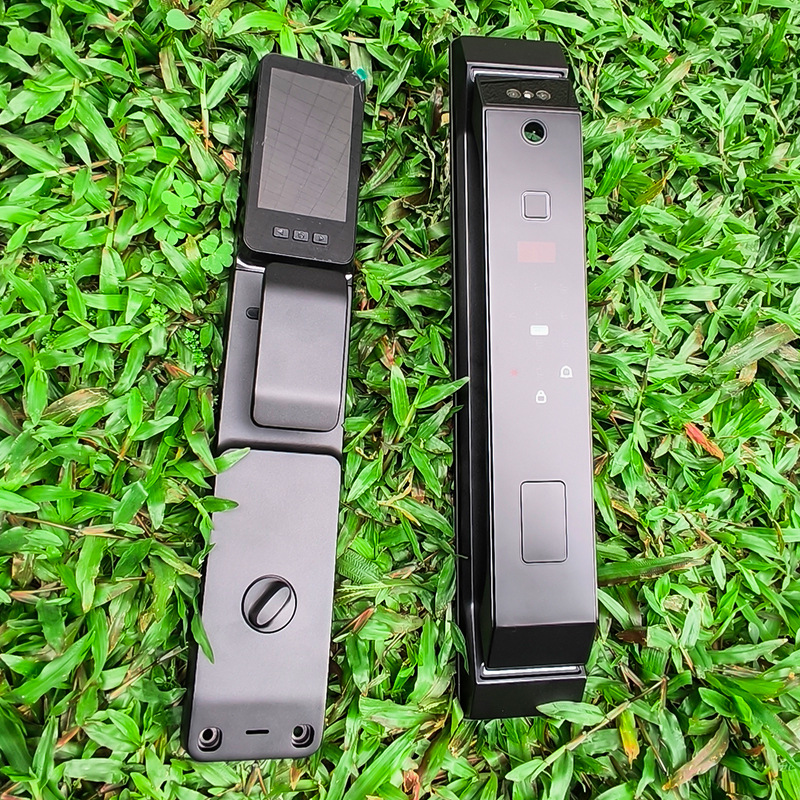 Tongtong Lock's black smart door lock features a high-definition cat-eye large screen for facial recognition unlocking, a digital keyboard, a C-level lock core, and a green sensor bar Application Scenario
