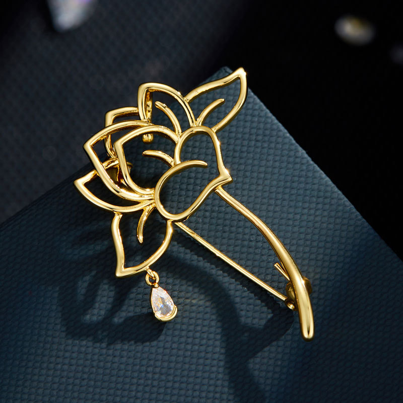 轻奢镂空莲花胸针铜合金真金电镀锆石吊坠别针小众高级感衣饰胸花