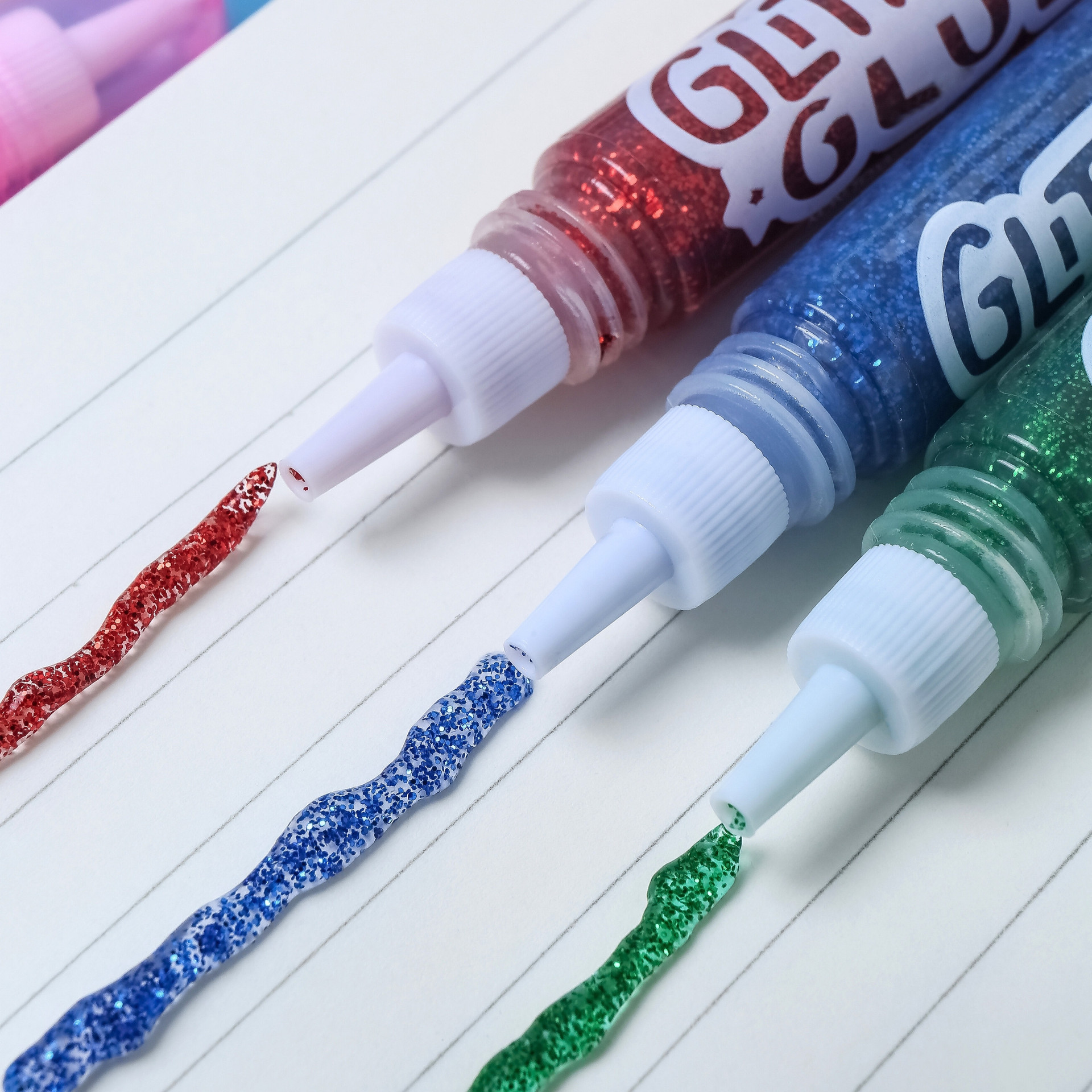 Glitter glue for painting, golden onion luminous glue, handmade materials, DIY coloring, party decoration, colorful highlighters, cross-border Application Scenario