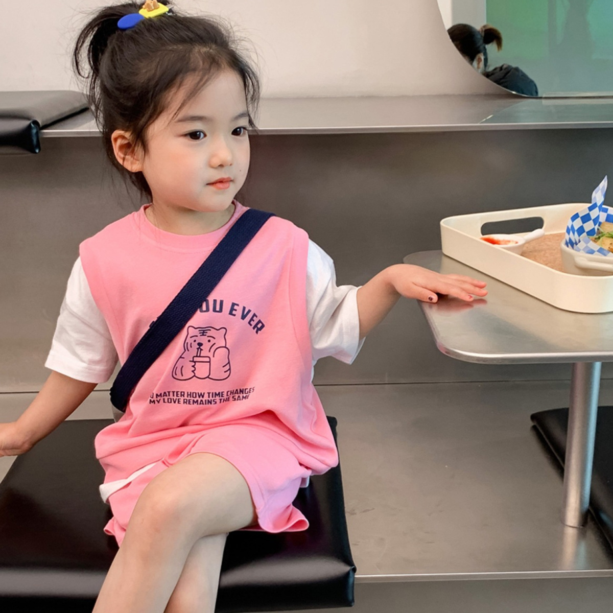 Summer children's clothing for girls, two-piece short-sleeved T-shirts, casual shorts, baby sets, Huzhou Zhili children's clothing trend Application Scenario