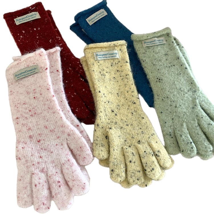 Korean bloggers' same style of dot yarn knitted woolen gloves for women, versatile and warm, simple five-finger cycling gloves for autumn and winter Item Picture