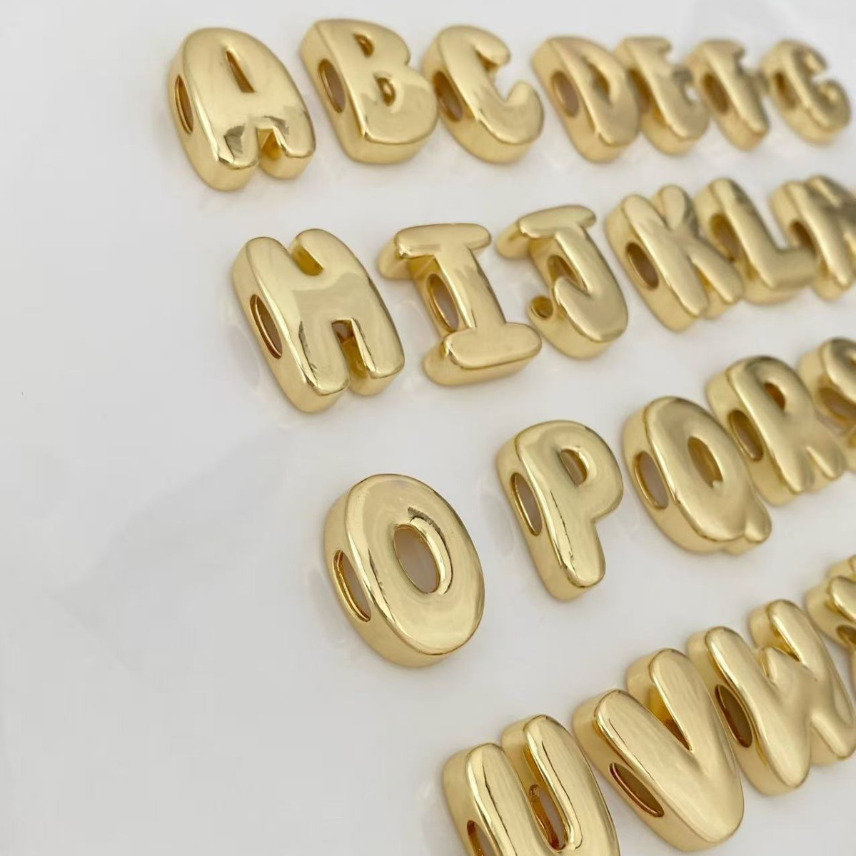 Smooth gold 26-letter large hole beads diy handcrafted bracelet bead jewelry material wholesale details Picture