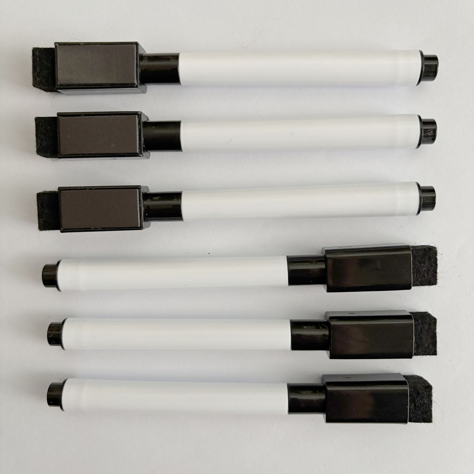 Magnetic whiteboard pens, erasable pens, black core water-based environmentally friendly marker pens with magnetic stickers, cross-border whiteboard marker pens wholesale Application Scenario