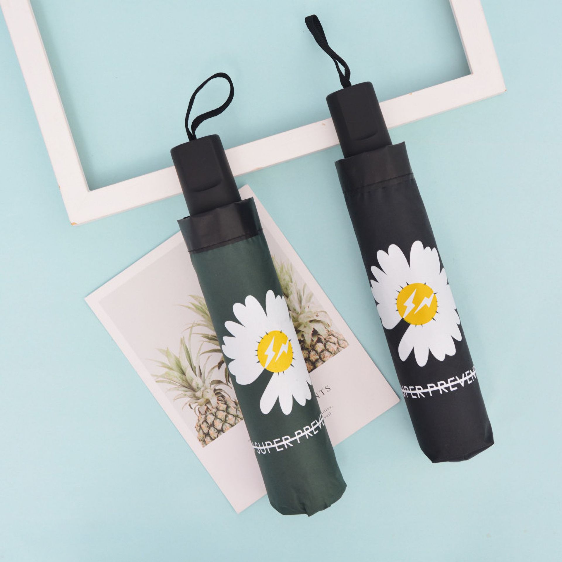 Three-fold black vinyl sun protection and UV protection, fruit Daisy UV bear umbrella, female couple umbrella, sunshade