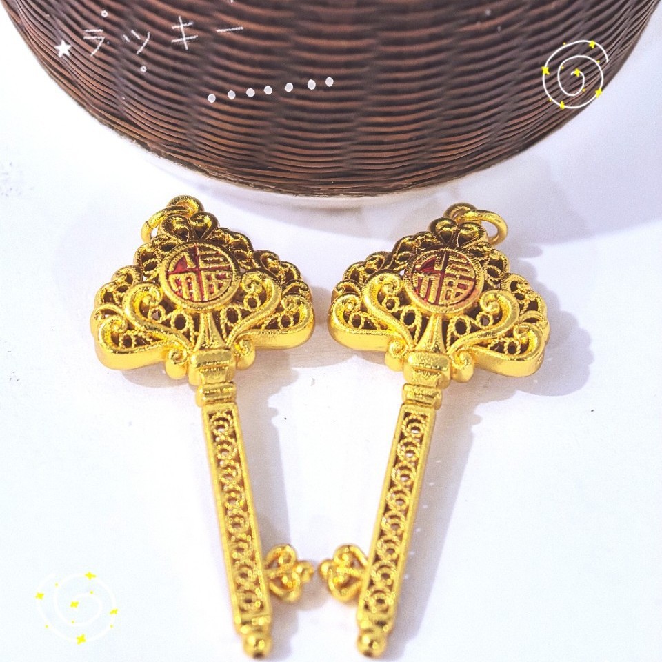 A versatile pure copper jewelry of the same style as the ancient gold gourd key pendant in the gold store details Picture