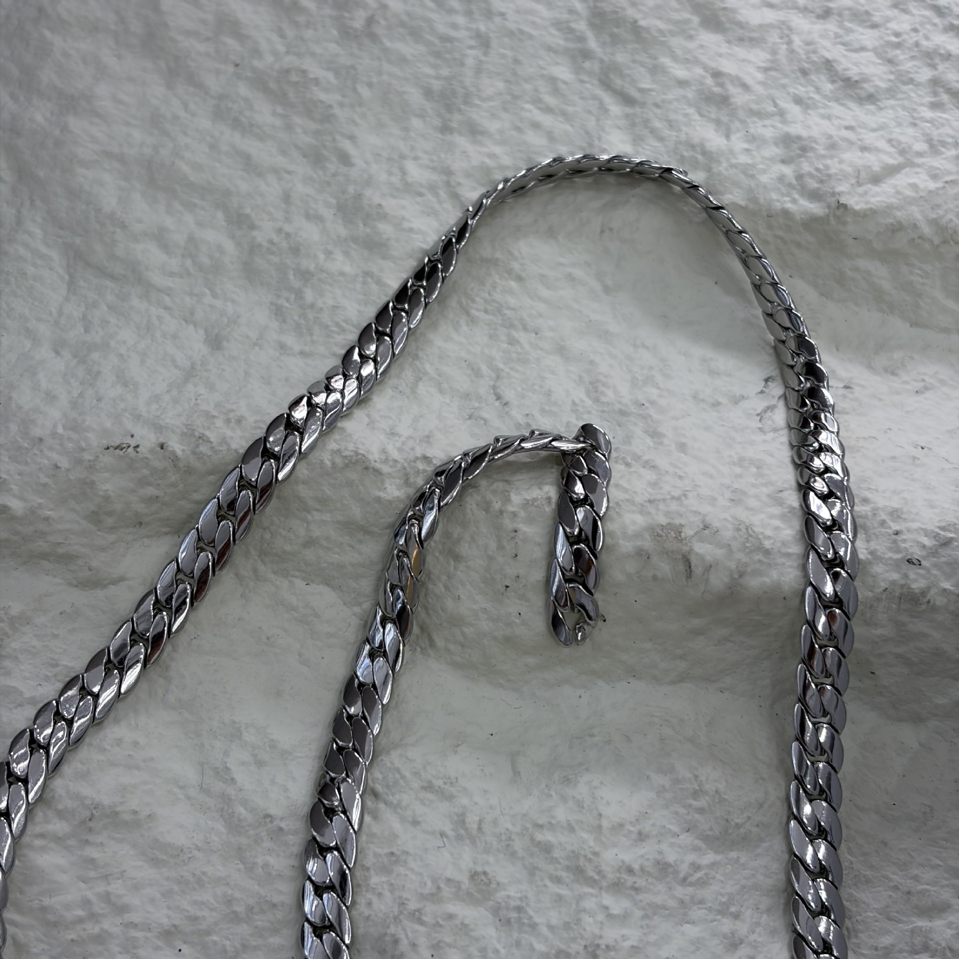 Encrypted NK snake bone chain, titanium steel flat snake chain, diy jewelry accessories, coiled plain chain, necklace, bracelet, chain wholesale Specification image
