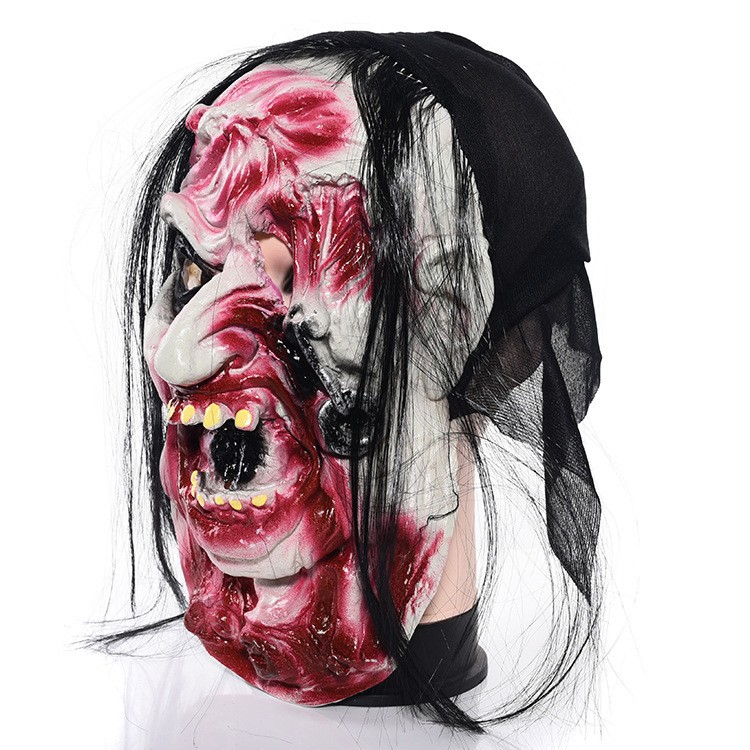 Wholesale of Halloween masquerade ball masks, terrifying long-necked ghost faces, latex headgear, prank zombie demon masks Application Scenario