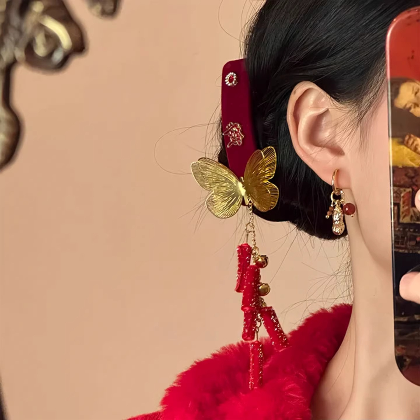 New Chinese-style retro New Year red tassel hair clips, women's bangs hair clips, festive hair accessories Application Scenario