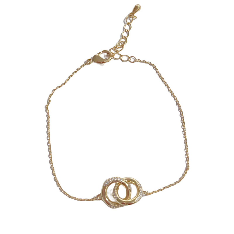 Wholesale of niche, fashionable and simple, interlocking circular bracelets for women, with a unique and elegant temperament, light luxury and versatile design sense Item Picture