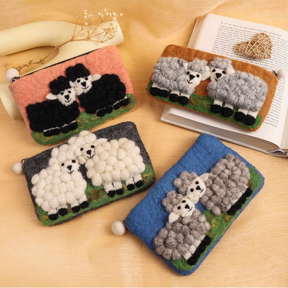 可爱羊毛毡零钱包小羊零钱包手机卡包手拿包个性文艺复古收纳包