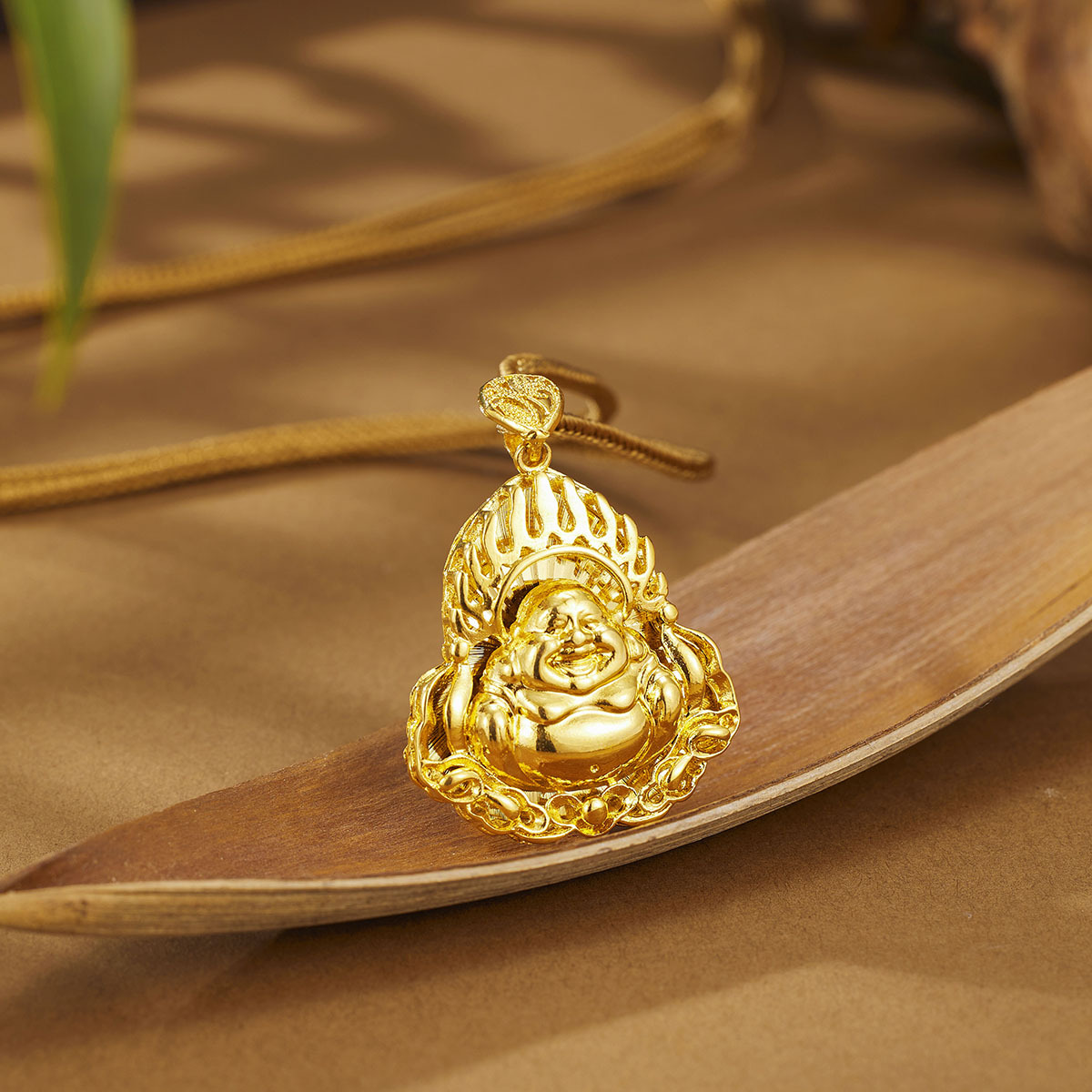 Copper gold-plated Maitreya Buddha pendant, trendy men's ethnic style, hollowed-out flame Buddha pendant, sand gold pendant, hollowed-out full figure