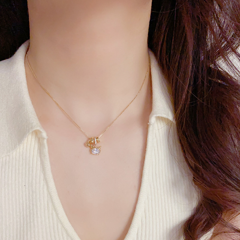 Sweet and cool style, fashionable, versatile and high-end cat bell pendant necklace, a niche and simple design accessory source manufacturer