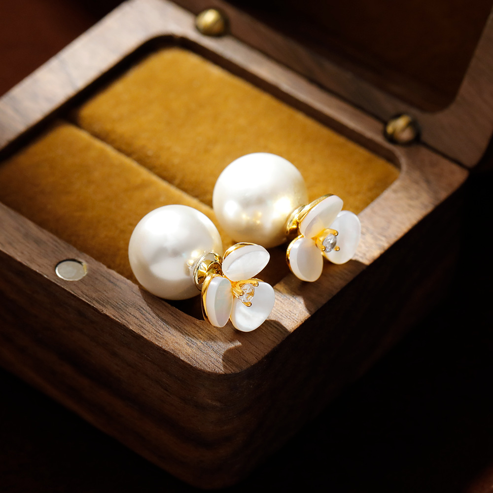 Hyacinth fresh and delicate flower stud earrings, a dual-wear, niche and high-end style, summer versatile and fashionable pearl new trendy earrings for women details Picture