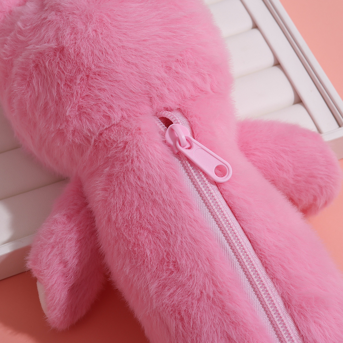 New plush pen case for primary and secondary school students, pencil cases, stationery bags, multi-functional large-capacity storage, plush pen case Application Scenario