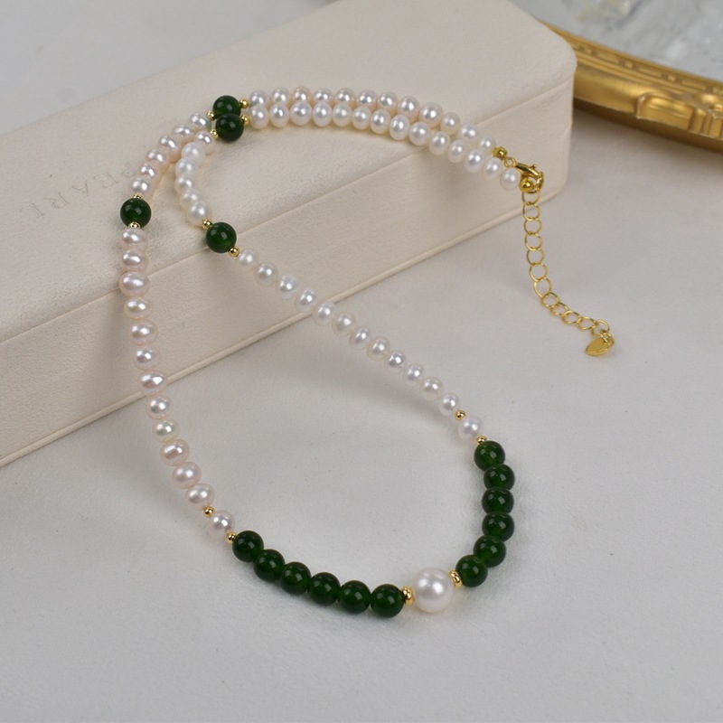 Natural freshwater pearl necklace, green agate round beads, elegant and high-end neckchain, autumn and winter outfit, pearl sweater chain Natural freshwater pearl necklace, green agate round beads, elegant and high-end neckchain, autumn and winter outfit, pearl sweater chain