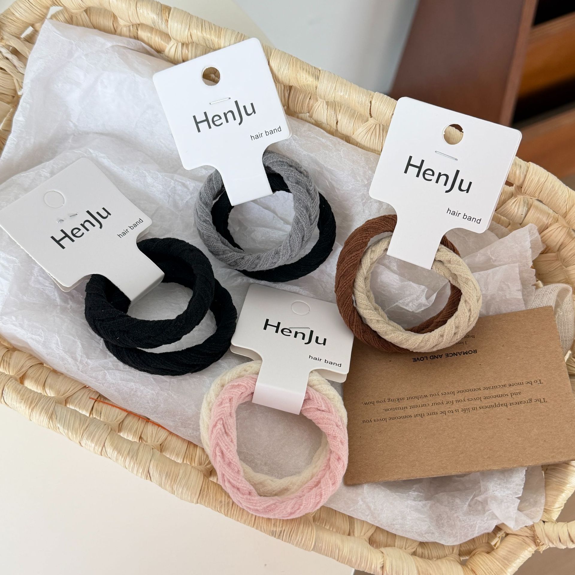 The Japanese-style laid-back style basic towel hair band is available in multiple colors. It is highly elastic and durable, easily creating a daily atmosphere details Picture