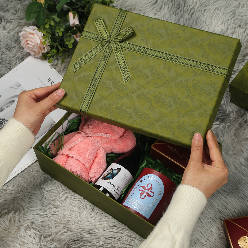 Manufacturer's top and bottom cover gift box, retro light luxury gift box, birthday packaging box, Butterfly companion hand gift box, in stock details Picture