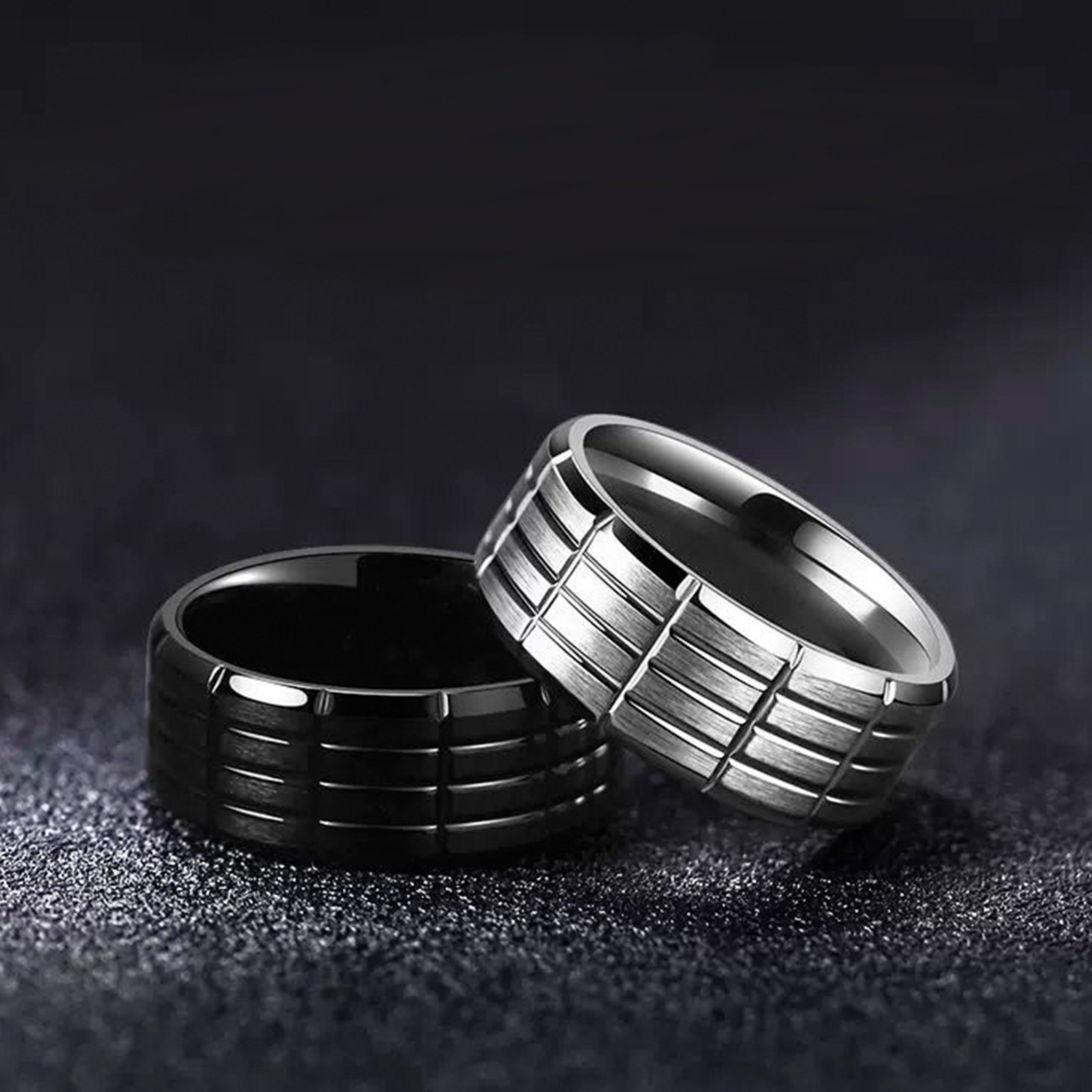 Cross-border supply Yiwu factory direct sales of small accessories. Popular stainless steel men's rings from Europe and America with black plating and pattern finishing details Picture