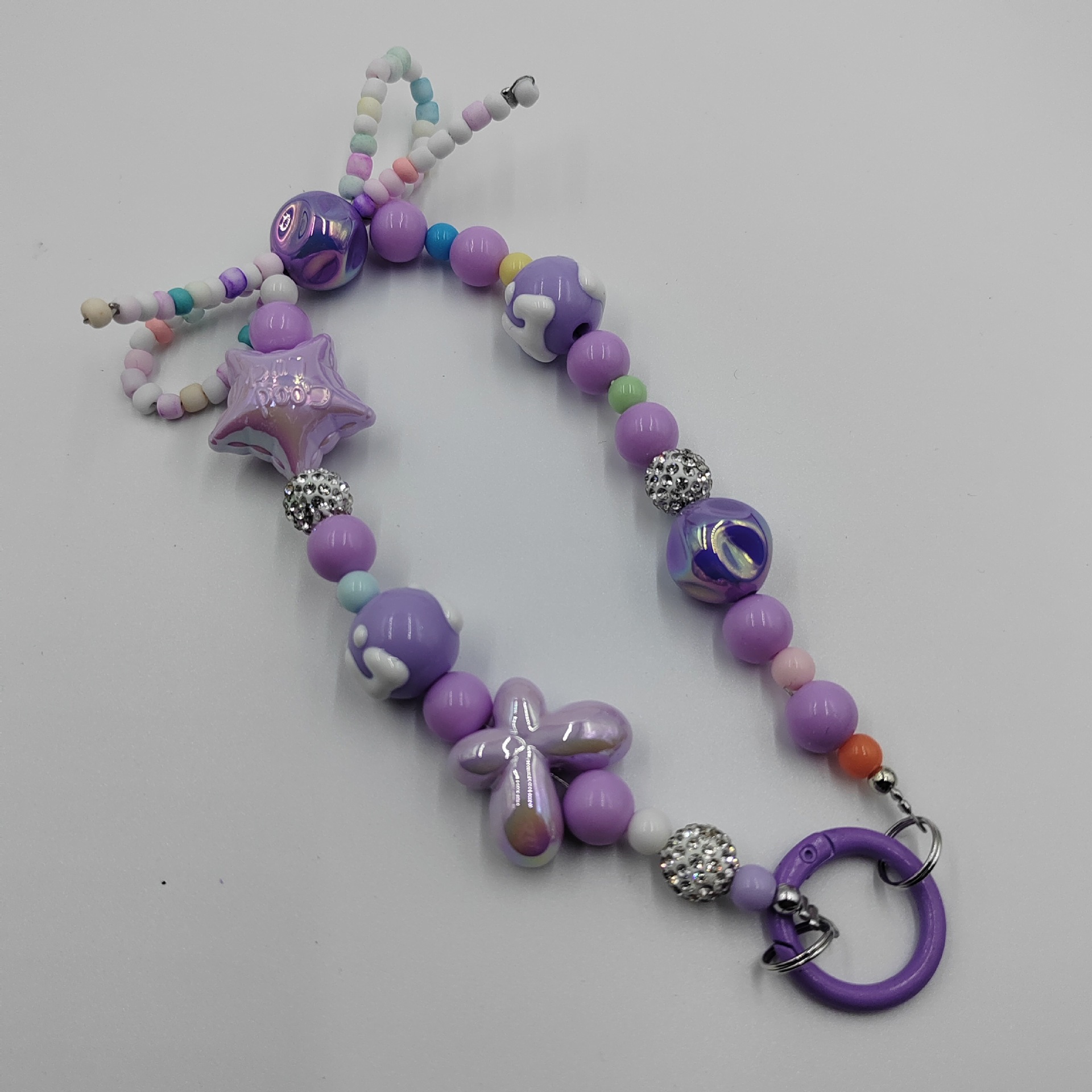 Factory direct supply of candy-colored hand-painted bracelets, new diamond balls, beaded keychains, car hangers, bows, and mobile phone pendants