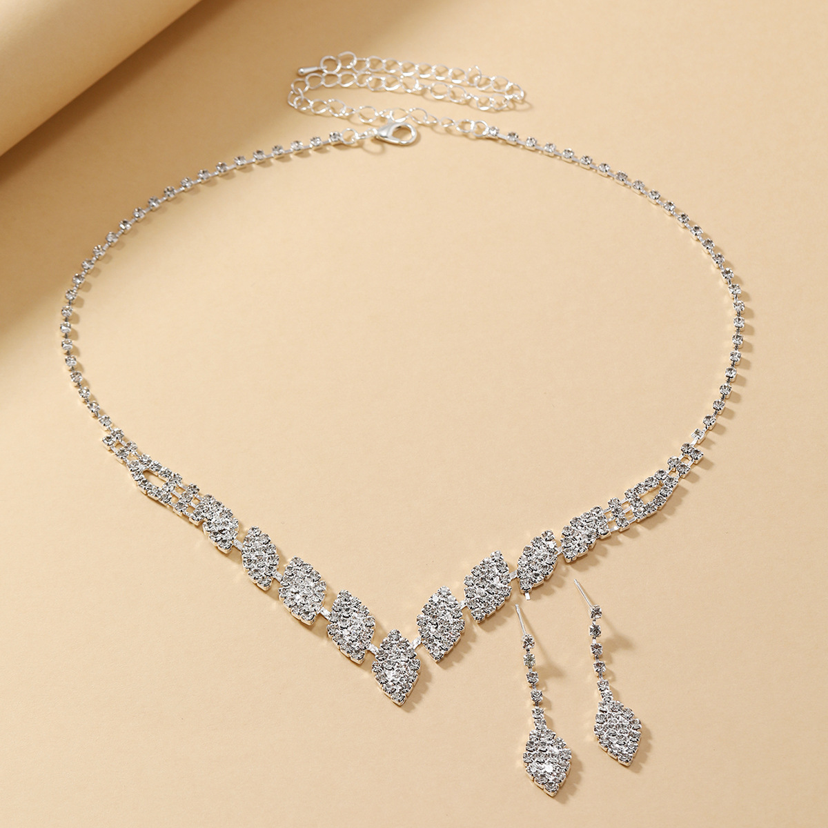 European and American cross-border best-selling women's jewelry, light luxury evening gowns, accessories, wedding dresses, two-piece sets, necklaces and earrings Specification image