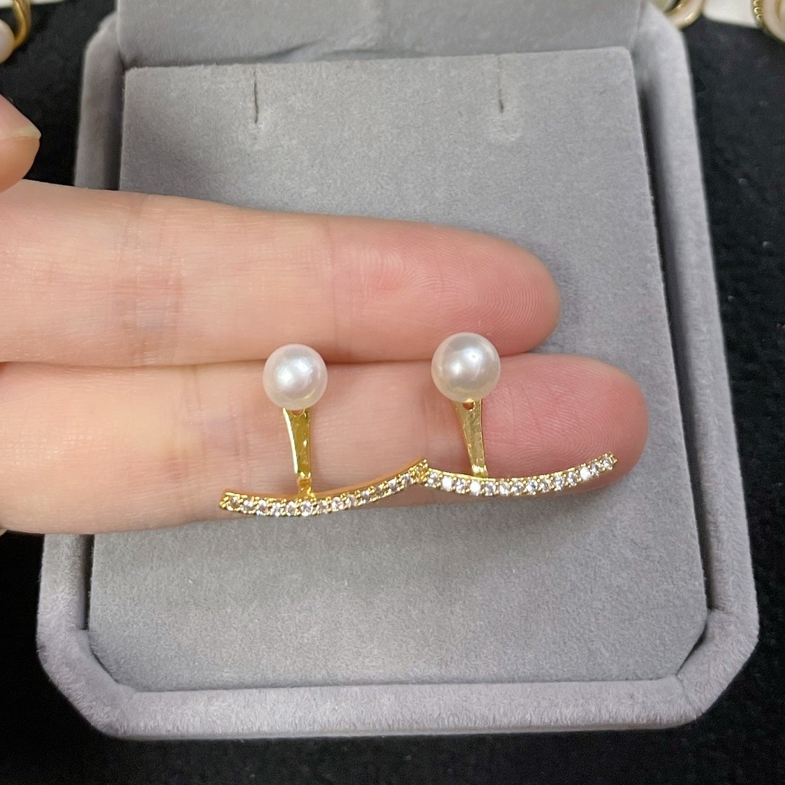 New Korean-style simple smiling face diamond-encrusted back-hanging pearl earrings, one-piece full diamond geometric S925 silver needle stud earrings for women Specification image