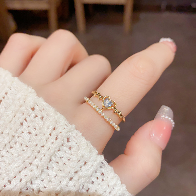 A light luxury and fashionable InS-style open-top ring for women, with a unique and simple design. It is a double-layered index finger ring made of zircon heart and pearl Specification image