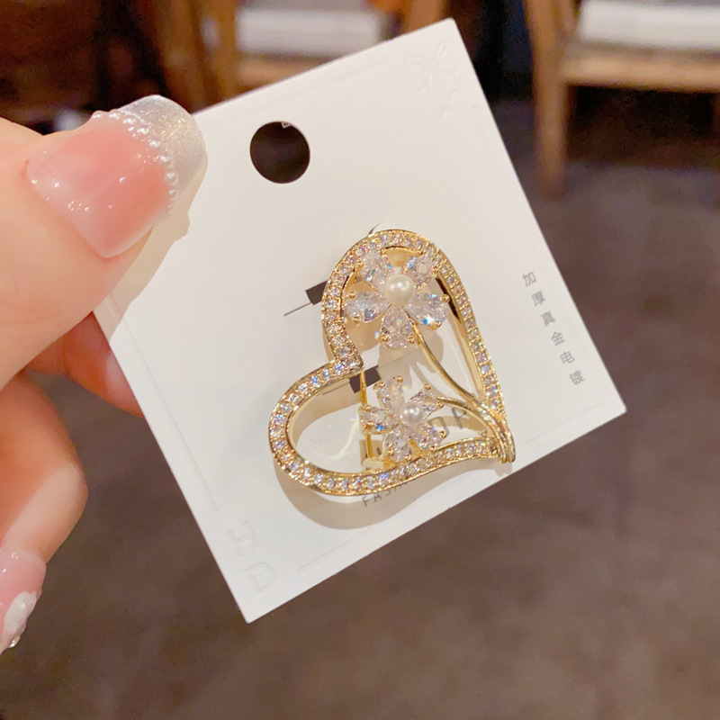 胸针/金榜题名/莫桑钻胸针/胸针复古/徽章细节图