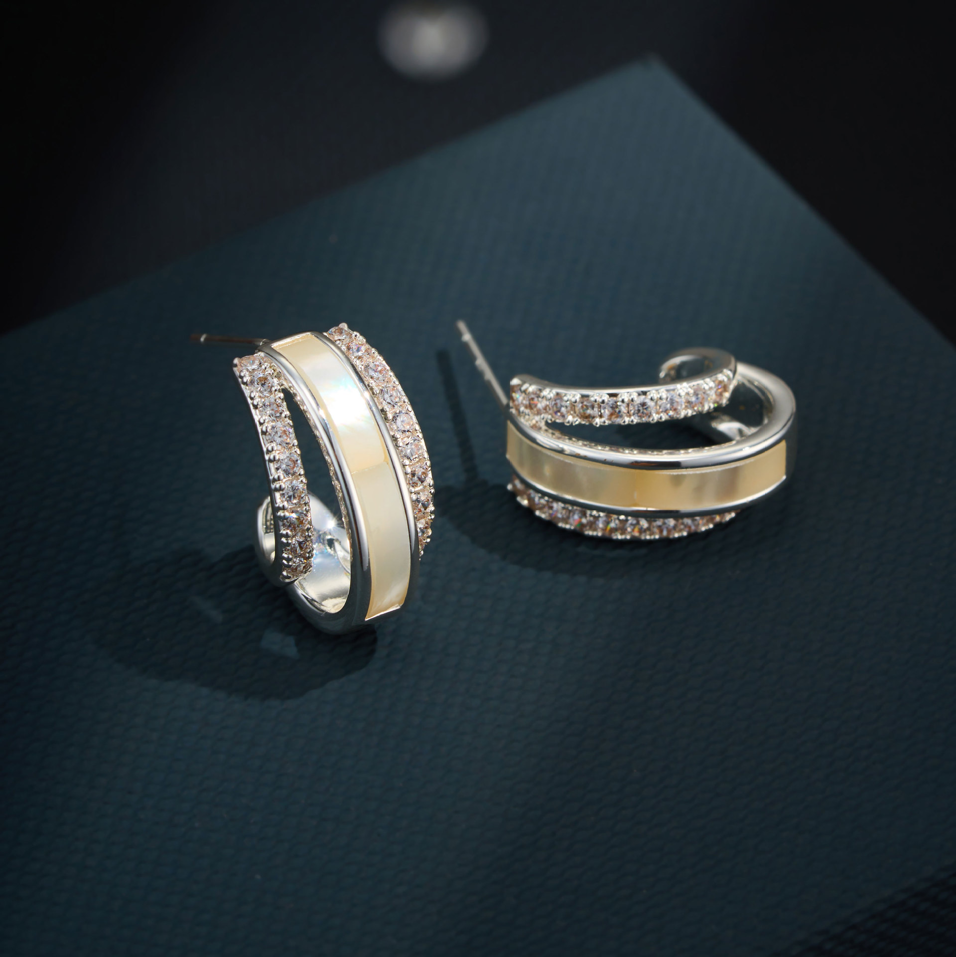 French light luxury mother-of-pearl C-shaped semi-circular ear stud copper alloy micro-inlaid zircon s925 silver needle women's earrings from the source factory