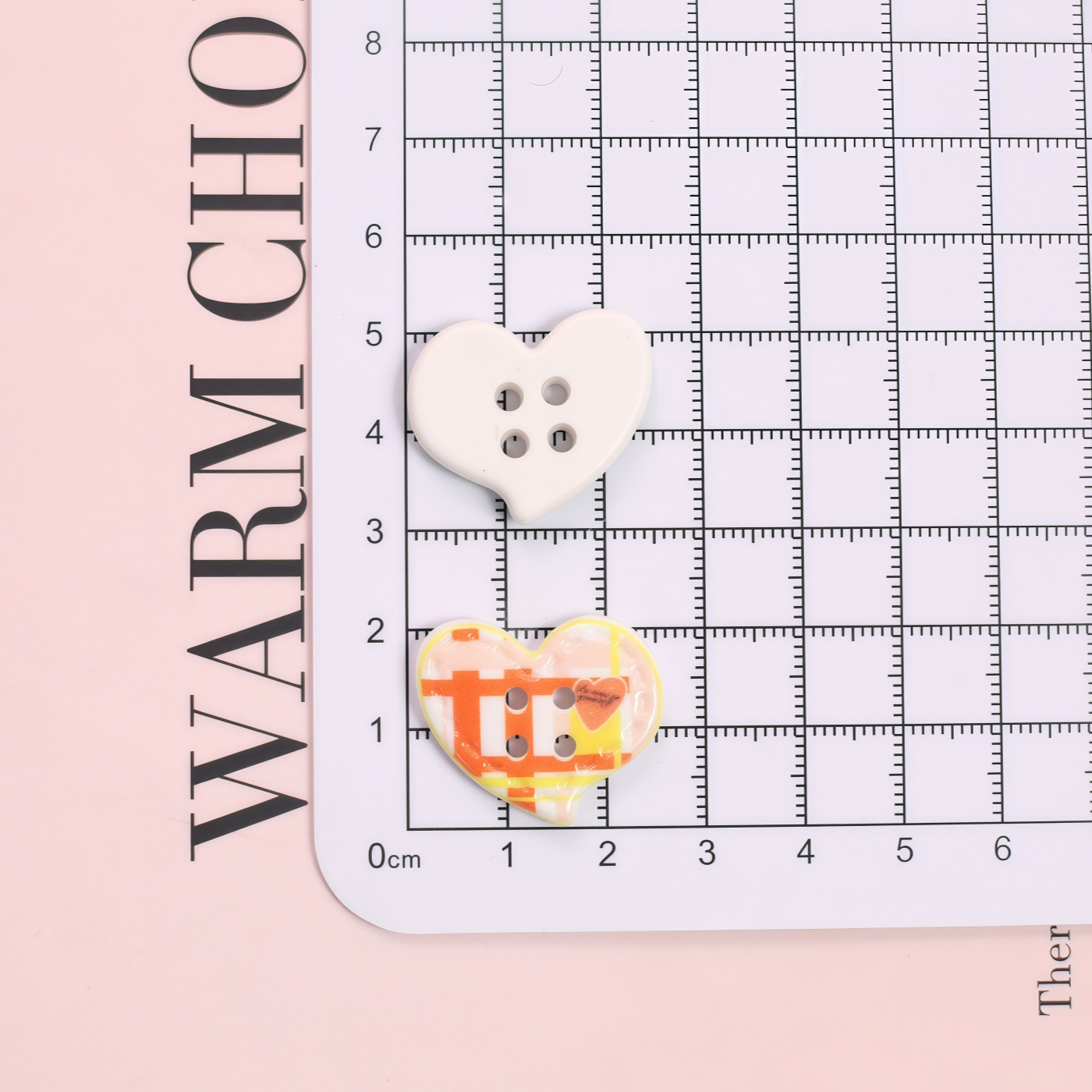 Broche bordado acrílico corazón botones decoraciones holes zapatos bolsos ropa diy decoraciones accesorios al por mayor Application Scenario