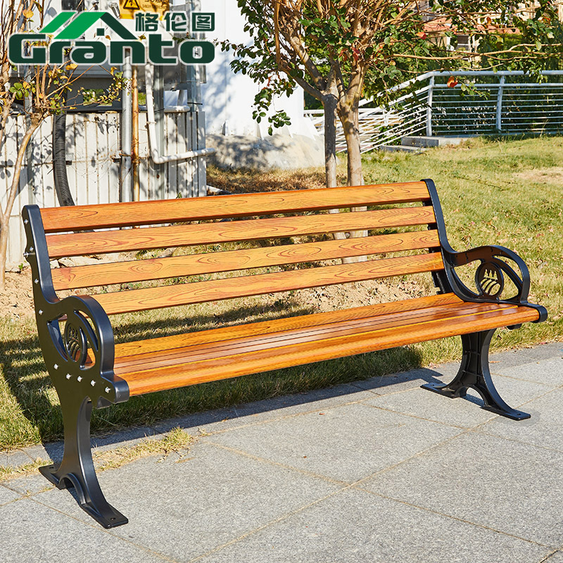 户外实木桌椅实物图