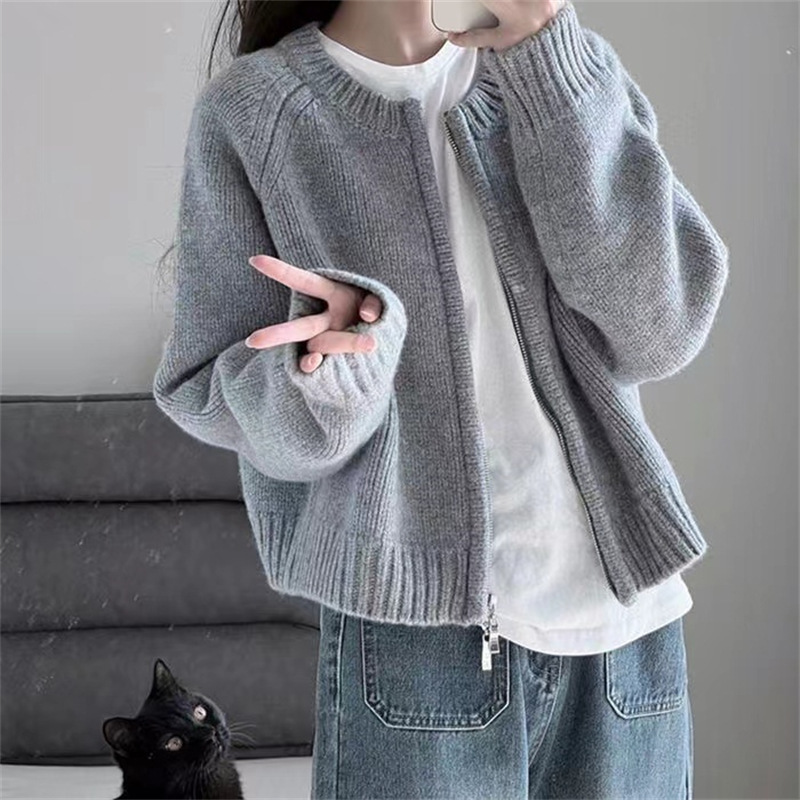 New loose grey short sweater jacket for women's wear in autumn and winter 2025, thick-zipped long-sleeved knitted cardigan top