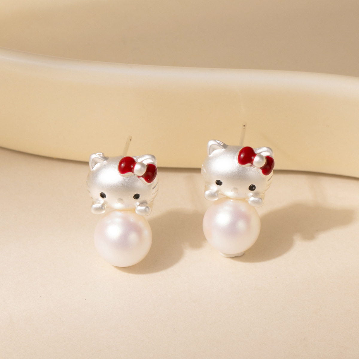 精致可爱甜美风仿人鱼姬珍珠滴釉kitty猫耳钉少女心爆棚百搭耳饰细节图