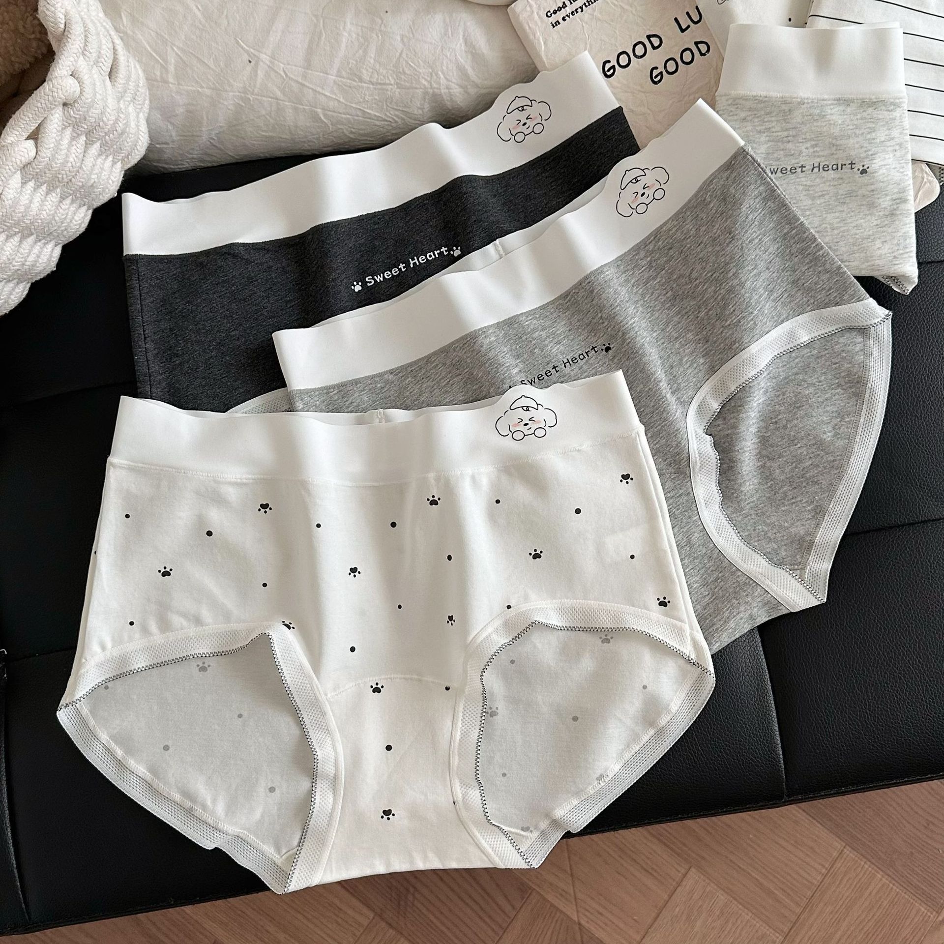 秋冬小萌宠印花内裤女士简约舒适10A桑蚕丝抑菌裆女士三角内裤批