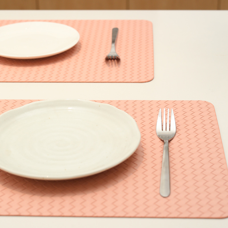 New woven checkered double-sided leather placemats, teacup MATS, waterproof and oil-proof table MATS, heat-insulating MATS for Western restaurants, and placemats Application Scenario