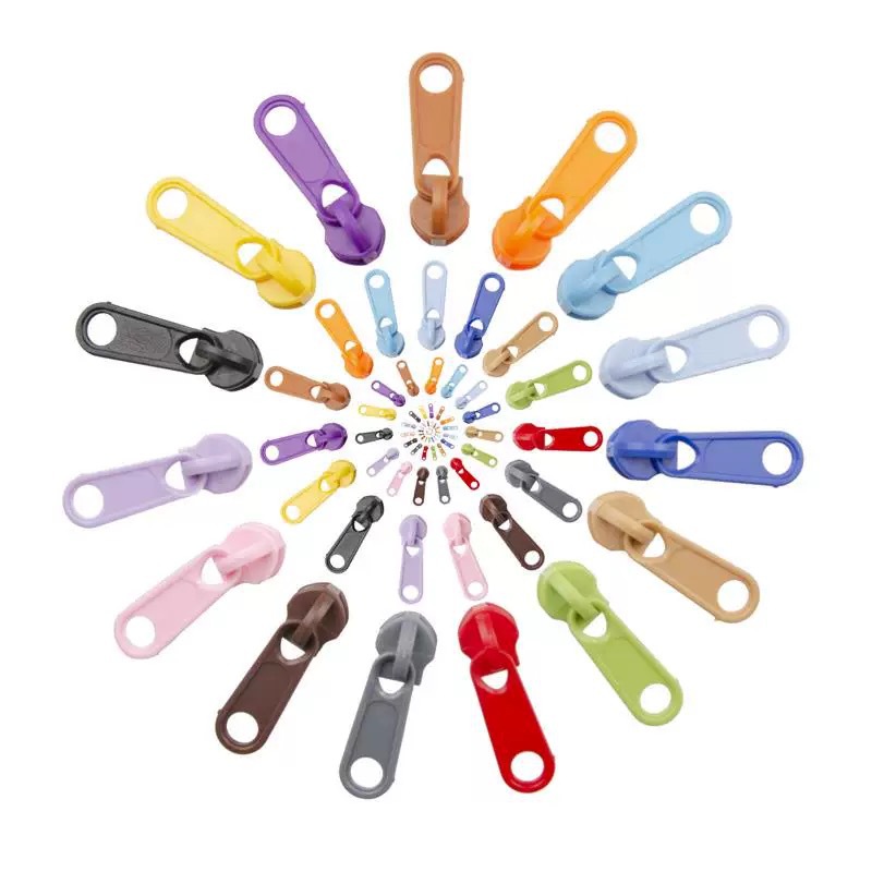 No. 3 and No. 5 nylon plastic pull pulls, color lock-free plastic elephant nose tips, luggage and school bag accessories, quilt covers, zipper pulls Application Scenario