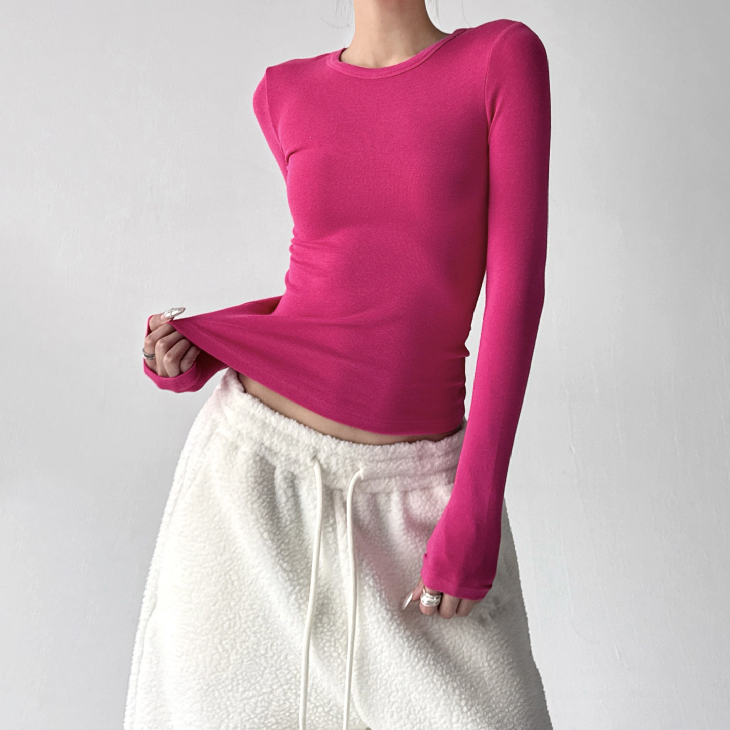 Tight-fitting base layer for women 2026 new autumn and winter hot girl top basic version, exquisite round-neck slimming shoulder T-shirt