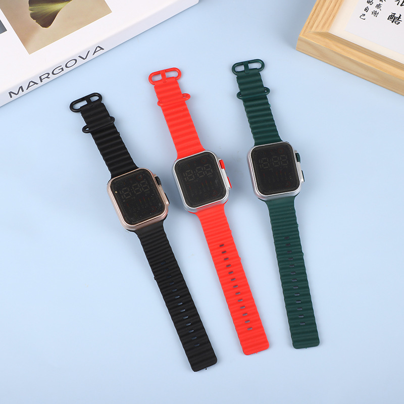 Nuevo LED touch watch hombres y mujeres parejas deportes reloj de moda creativo estudiante reloj electrónico fábrica venta directa