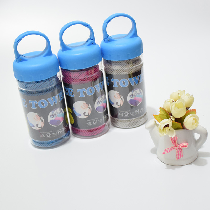 One-piece consignment outdoor sports cold towel, summer cooling towel, cooling towel manufacturer, two-color, double-layer sports cup, wholesale at street stalls Application Scenario