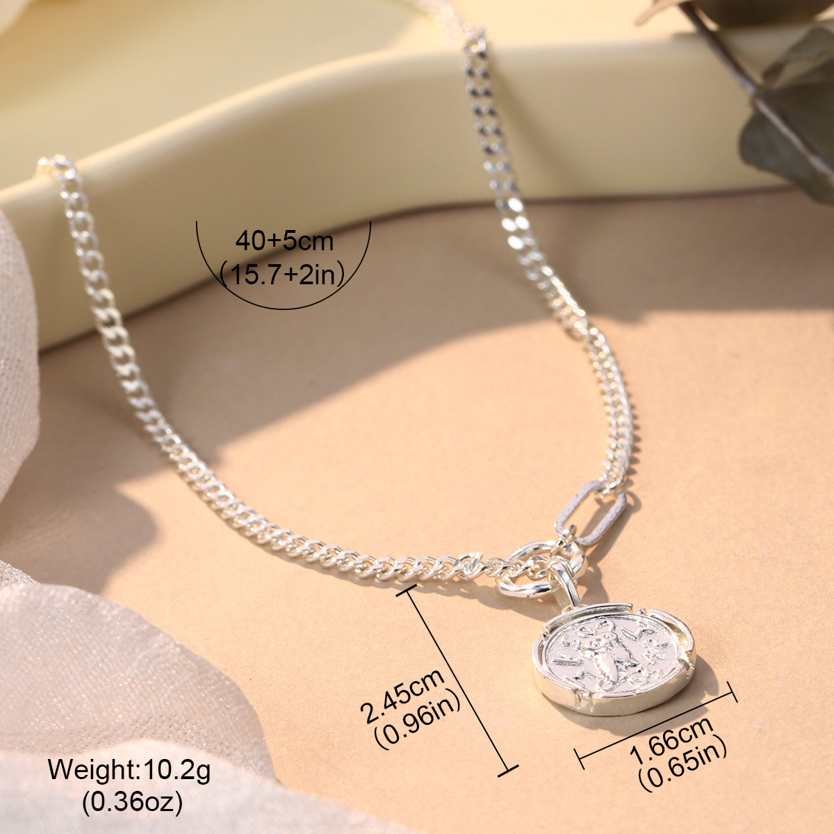 European and American metal round coin human figure necklace, elegant collarbone chain, individual fish, light luxury, 2025 necklace sweater chain trend Application Scenario