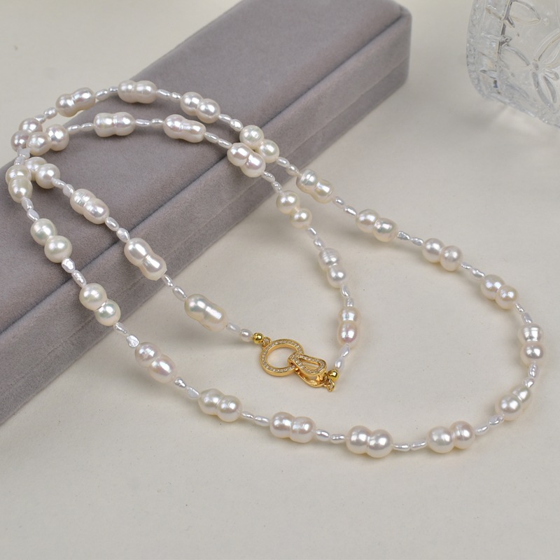 Autumn and winter retro fashion pearl long necklace, women's natural pearl elegant and exquisite sweater chain, elegant and versatile necklace details Picture