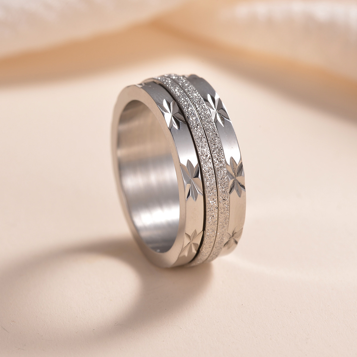 Wholesale of new Amazon European and American 8mm rotatable stress-relieving jewelry, sand-faced titanium steel women's ring and jewelry Specification image