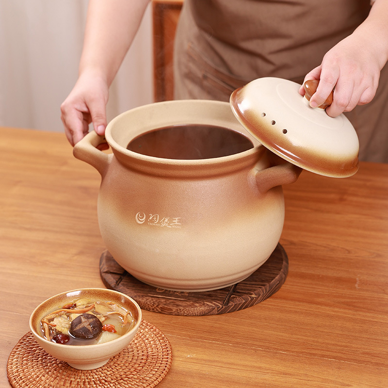 Tao Bao Wang large-capacity retro glazed reunion pot, ceramic clay pot, soup pot, household open flame soup pot, clay pot dry-cooking Application Scenario