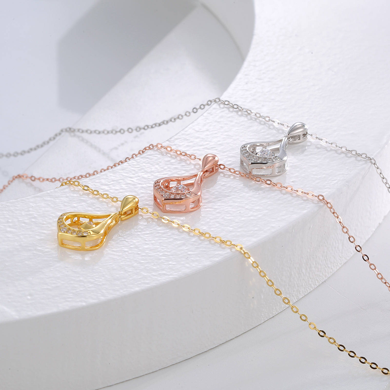 S925 sterling silver water drop dynamic European and American style necklace, British retro collarbone chain for women, high-end pendant manufacturer wholesale details Picture