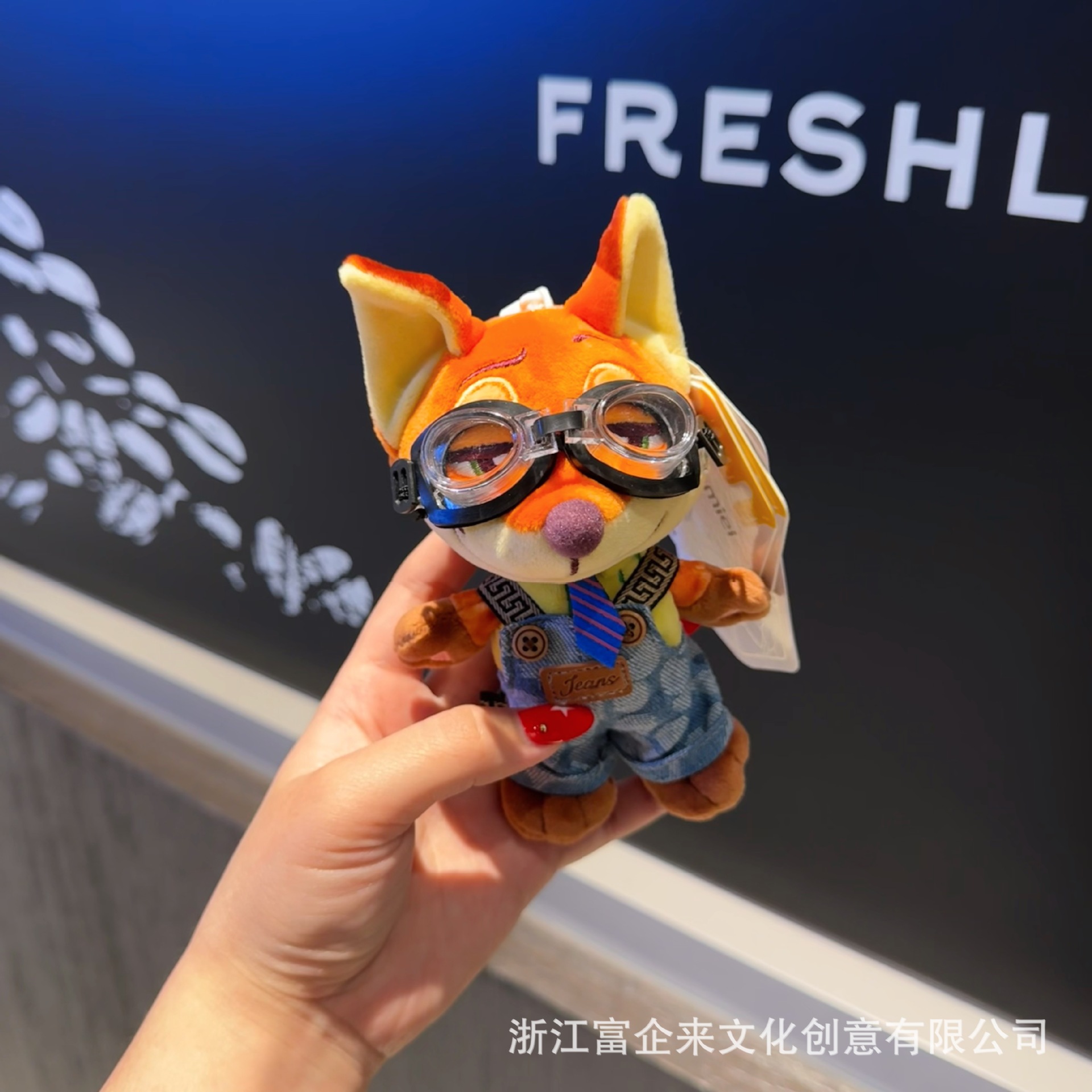 Genuine Zootopia little Fox Nick plush pendant, bag accessory, cute keychain accessory, high appearance level, doll, ins style Nick figurine