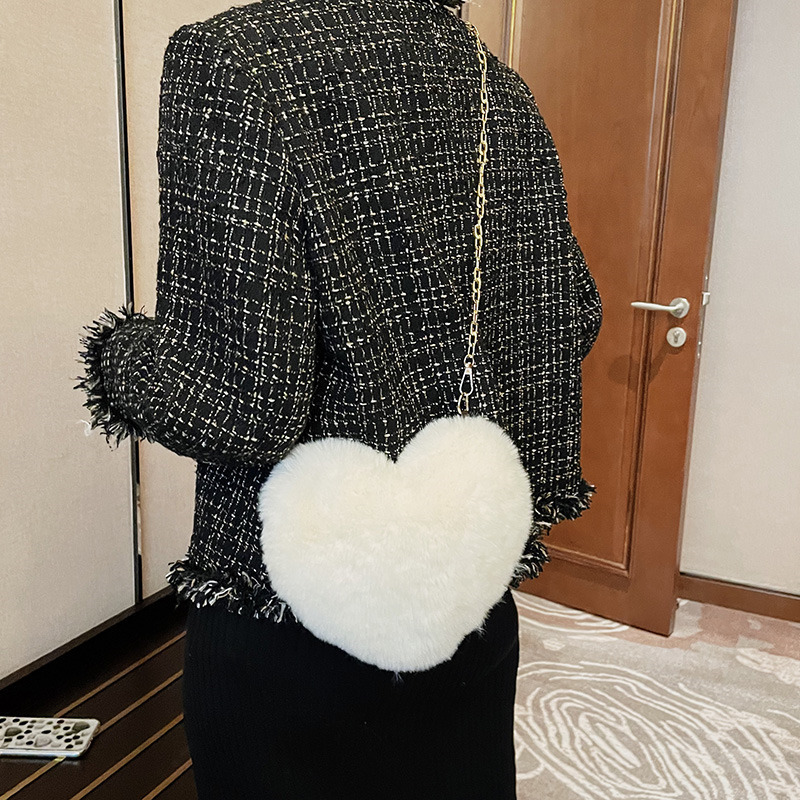 Solid-color plush heart bag, new winter 2024 fashion chain crossbody bag, single-shoulder furry armpit bag for women's cross-border travel Specification image