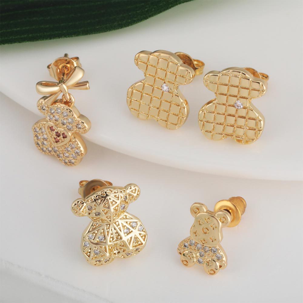 Trendy and elegant high-end earrings, Korean-style simple and fashionable copper cute and sweet bear stud earrings wholesale supply full figure